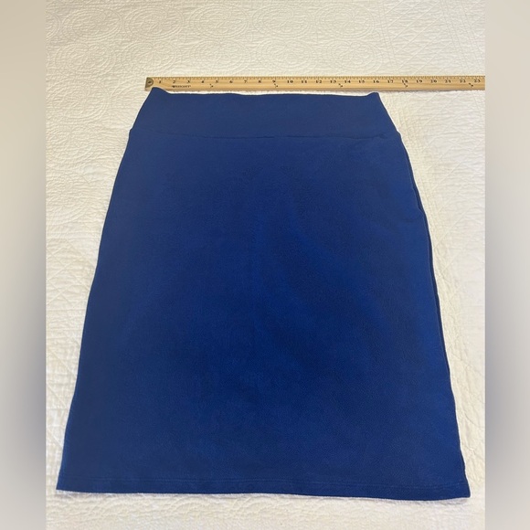 Lula Roe Royal Blue Floral Embossed Pull On Skirt. Size Large. - Picture 6 of 6